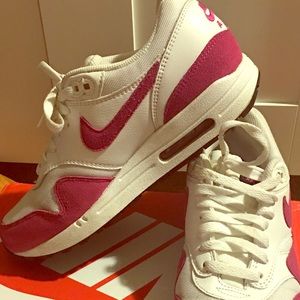 Nike Air Max 1 pink and white Size 8.5